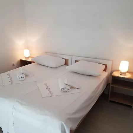 Bed & Breakfast Dora Guest house Rovanjska