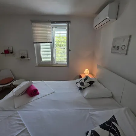 Bed & Breakfast Dora Guest house